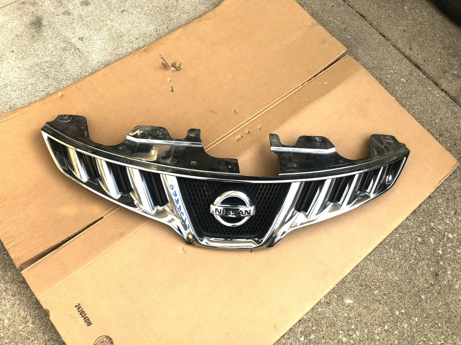 2010 Front Silver Chrome OEM Nissan Murano Upper Grille 62310-1AA0A by Nissan