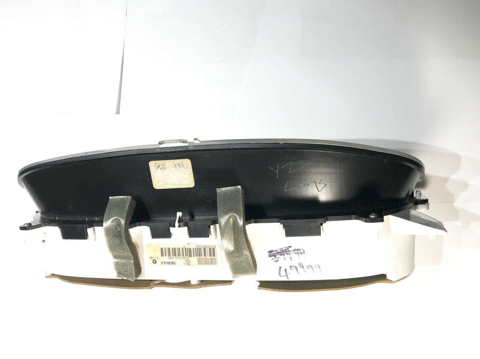 1999 2000 Chrysler Town & Country  Instrument Cluster Speedometer  121,876 Miles