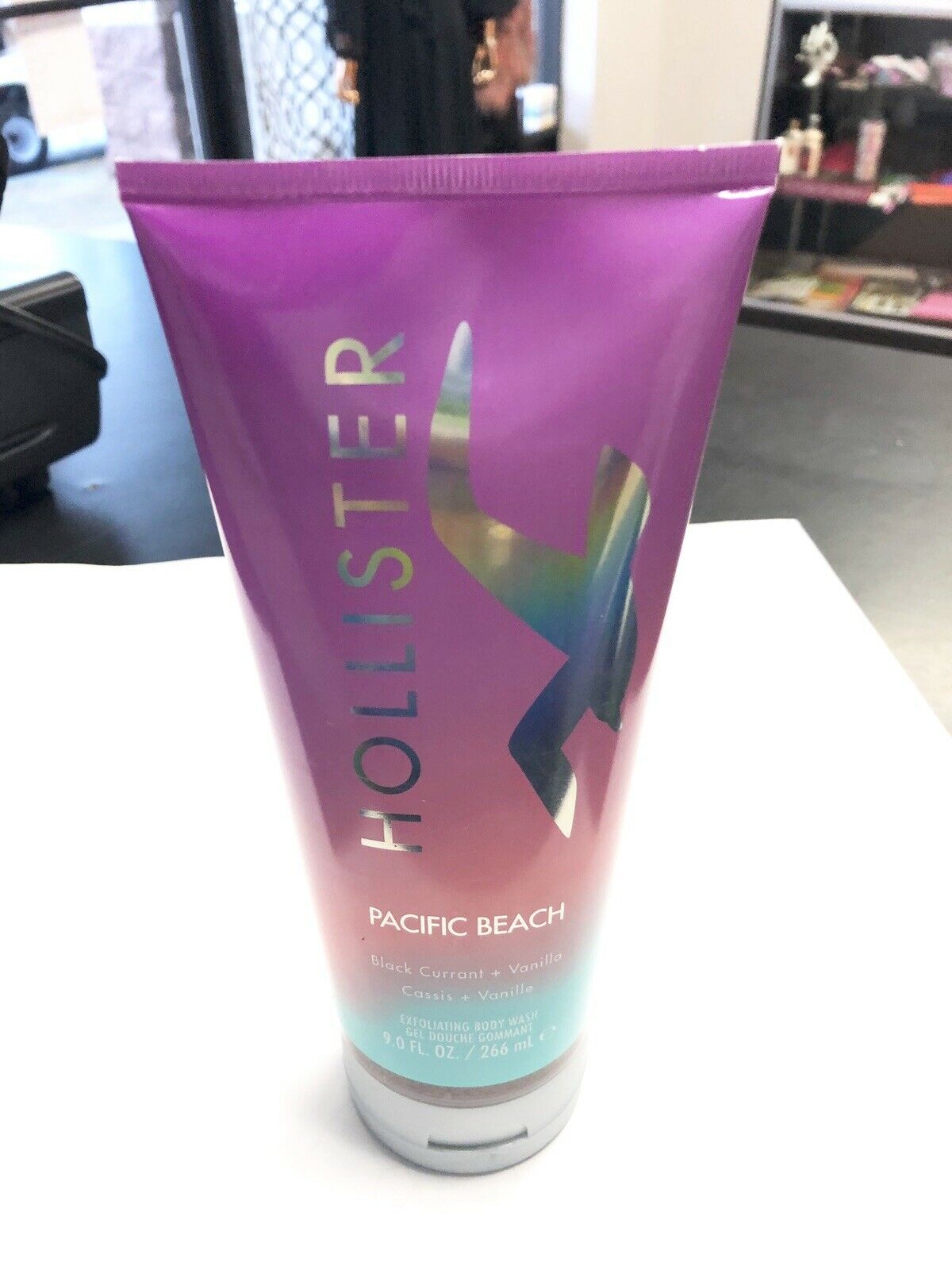 HOLLISTER EXFOLIATING BODY WASK WOMEN 9.0 FL. oz. BLACK CURRANT & VANILLA