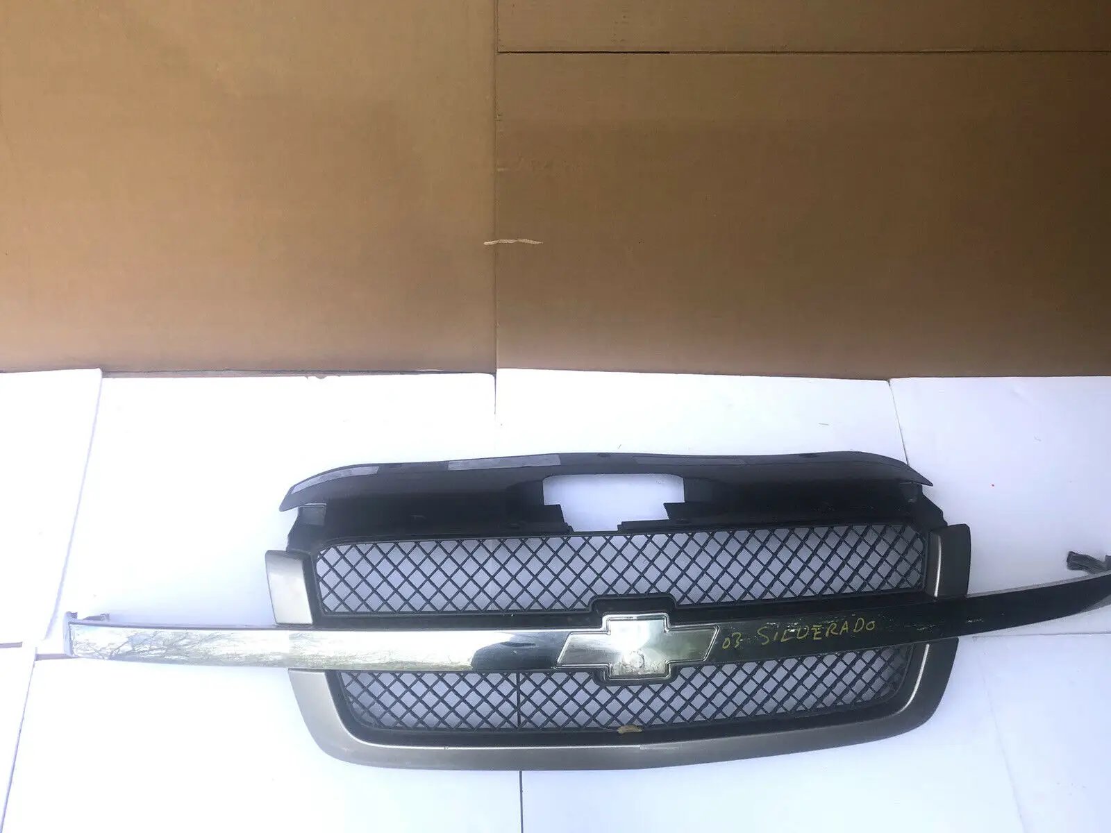 GM1200425 Front GRILLE for Chevy Silverado 2500 HD 1500 3500 SILVER 15764314 OWM by TPA