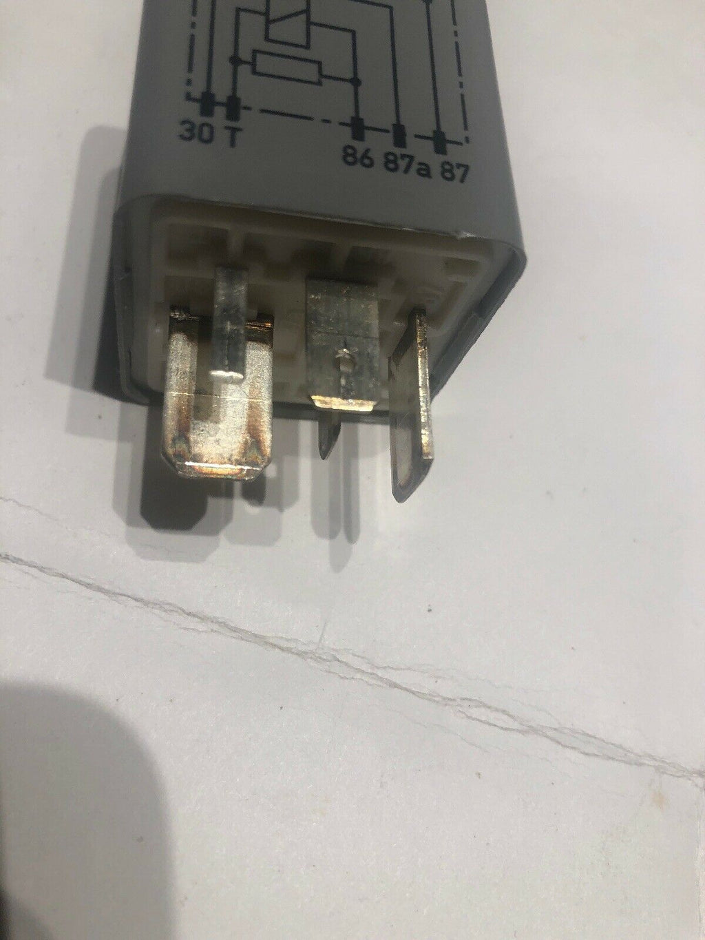 FUEL PUMP RELAY # 372 - AUDI 100 90 A4 A6 A8 VW PASSAT - 4D0951253