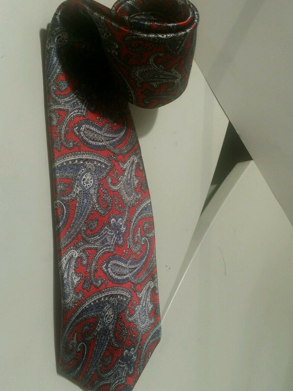 CHRISTIAN DIOR RED AND GRAY PAISLEY PRINT NECKTIE.