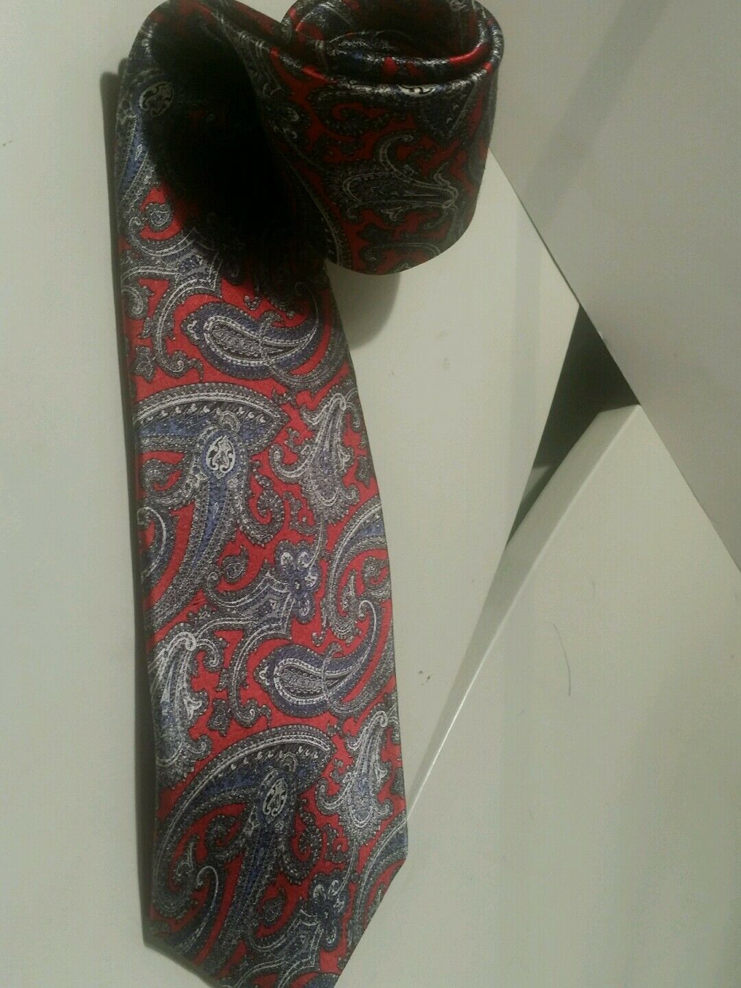CHRISTIAN DIOR RED AND GRAY PAISLEY PRINT NECKTIE.