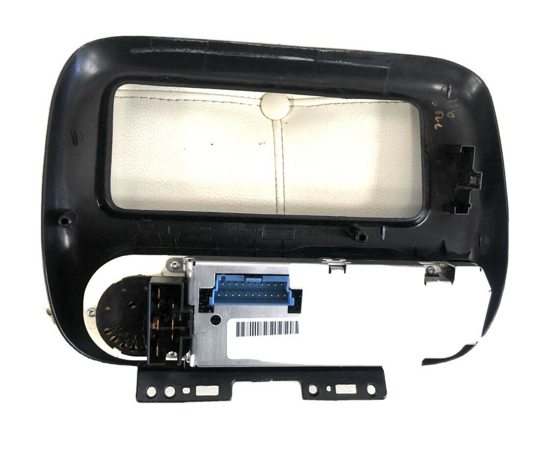 1999 - 2000 Caravan Town & Country AC Heater Climate Control Part# 04677917AB
