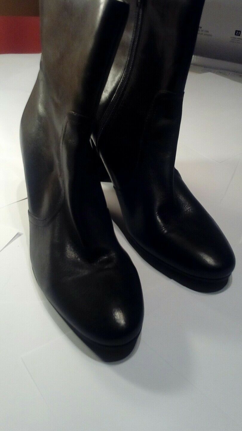 bass black leather upper booty boits size 10