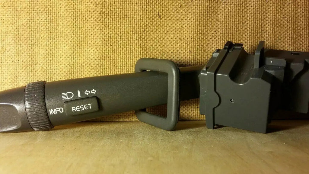 SlightlyV used OLVO V70 INFO RESET TURN SIGNAL COMBINATION HEADLIGHT SWITCH OEM by VOLVO OEM