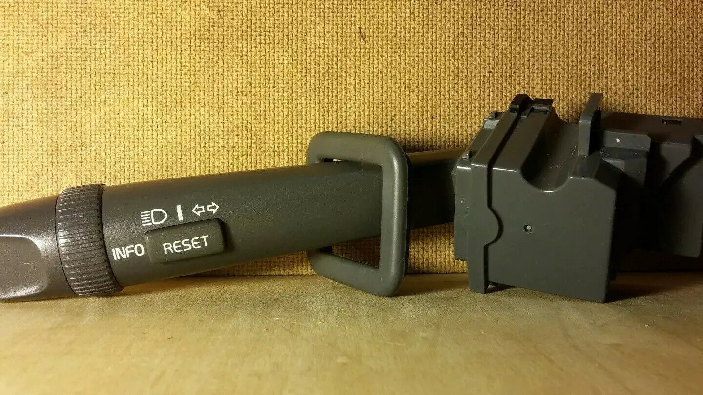 SlightlyV used OLVO V70 INFO RESET TURN SIGNAL COMBINATION HEADLIGHT SWITCH OEM by VOLVO OEM