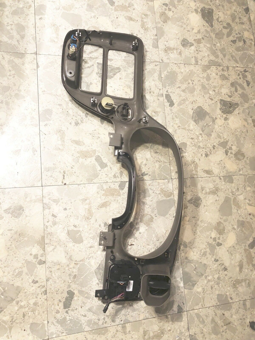 2004 chevy trailblazer dash bezel trim surround 2002-2009 ( 15124574 )