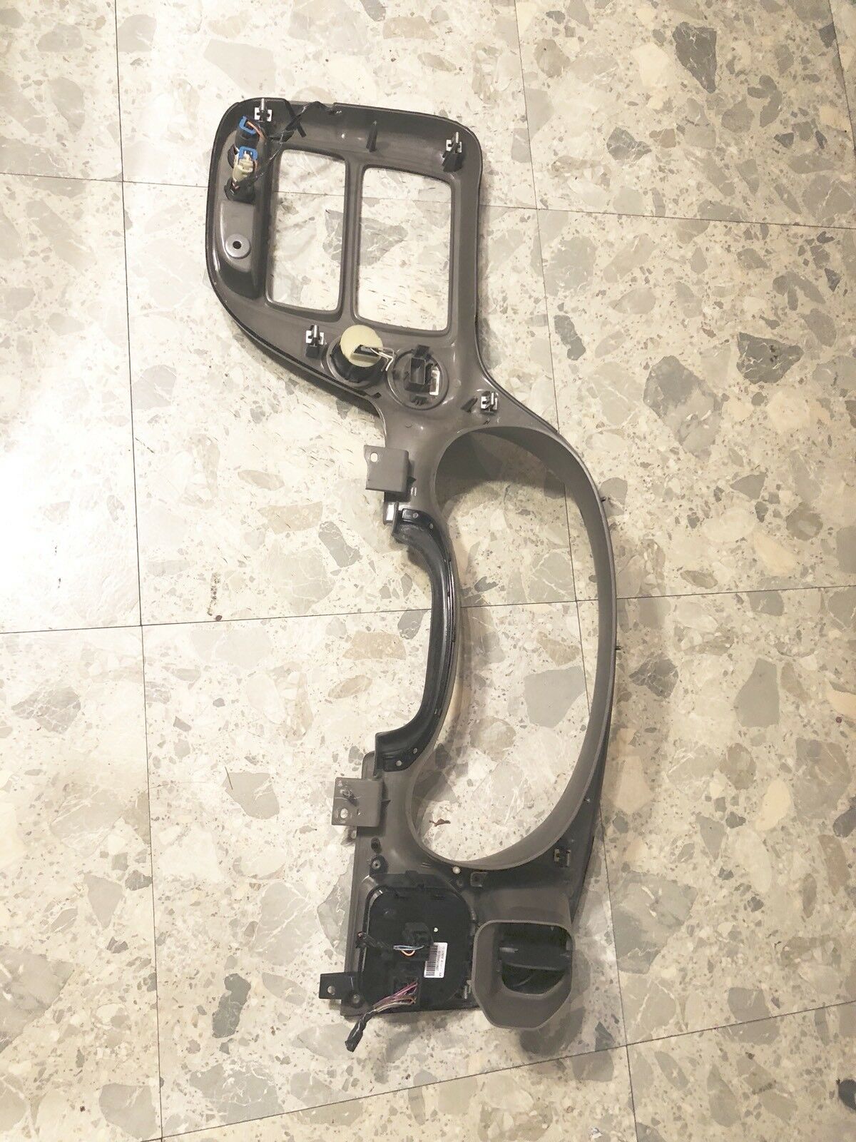2004 chevy trailblazer dash bezel trim surround 2002-2009 ( 15124574 )