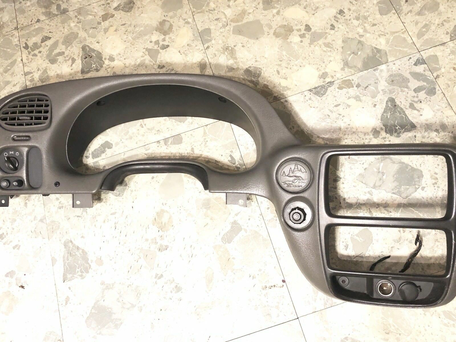 2004 chevy trailblazer dash bezel trim surround 2002-2009 ( 15124574 )