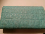 nicole miller pastel colored quilted texture wallet size large 7.5/5