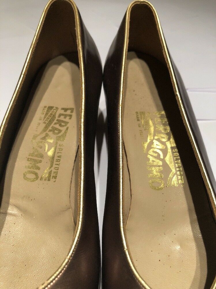 Vintage Salvatore Ferragamo 7.5 AAA Back Pumps