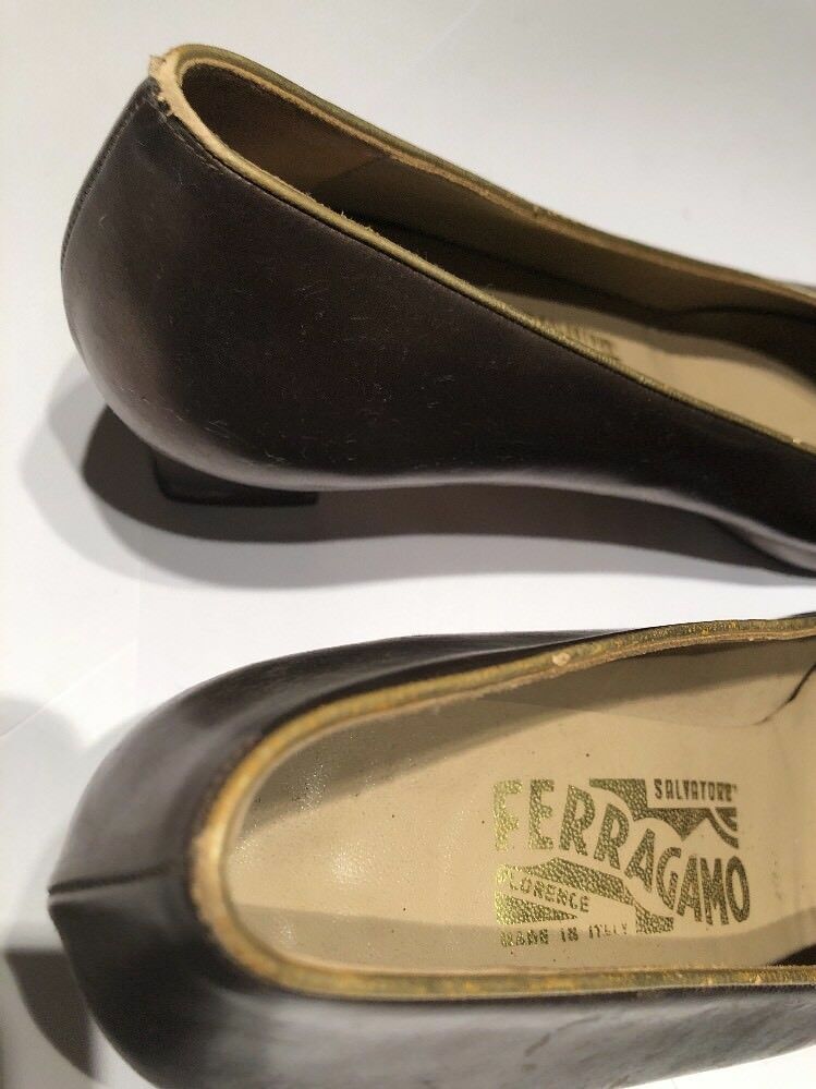 Vintage Salvatore Ferragamo 7.5 AAA Back Pumps