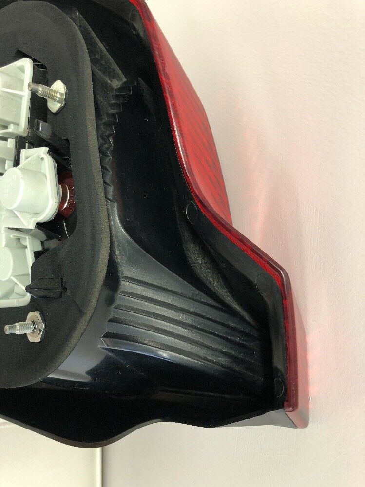 05 06 07 2005 2006 2007 VOLVO S40 RIGHT RH PASSENGER SIDE TAIL LIGHT ASSEMBLY