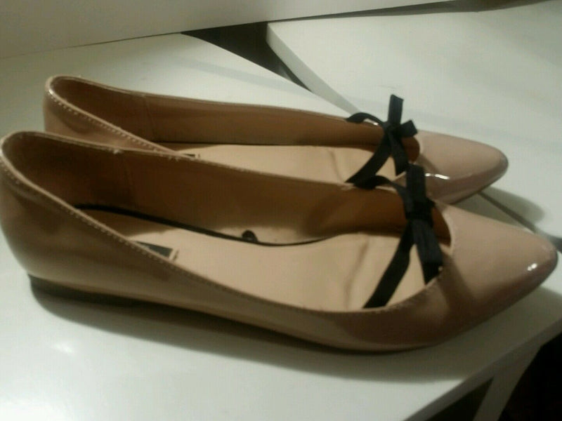 Forever 21 Cream & Black Patent Leather Bow Ballet Flats 8 sexy and comfortable.