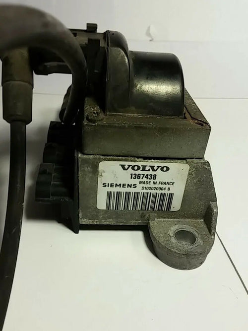 1991-1995 Volvo 940 740 745 Ignition Coil Genuine 1367438 with ignition wire by Volvo