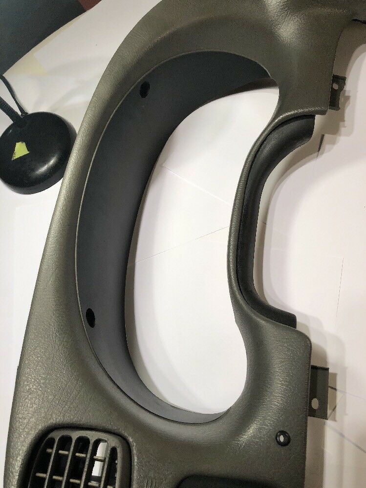 2004 chevy trailblazer dash bezel trim surround 2002-2009 ( 15124574 )
