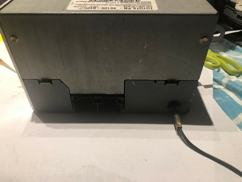 2009 2010 2011 Toyota Matrix OEM AM/FM Radio 6 CD Player SAT Receiver 11820