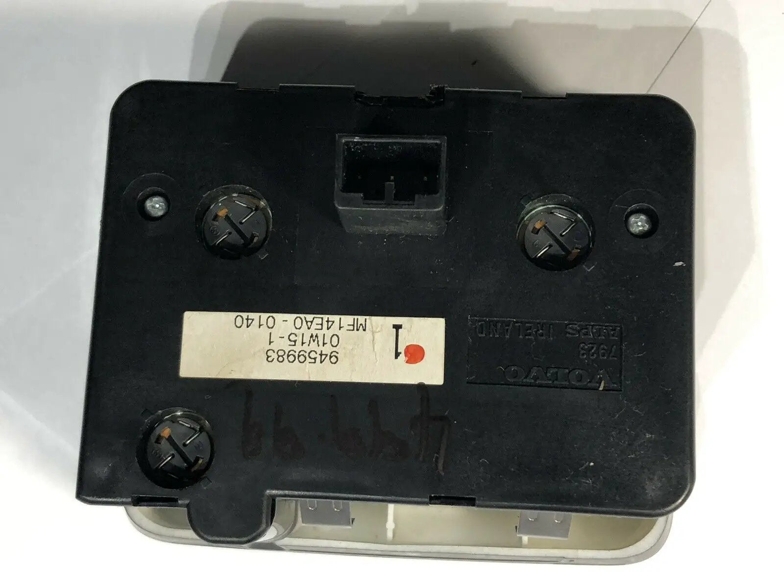 9459983; VOLVO S80 OEM Headlight Switch 99 00 01 02 03 /1 by Volvo