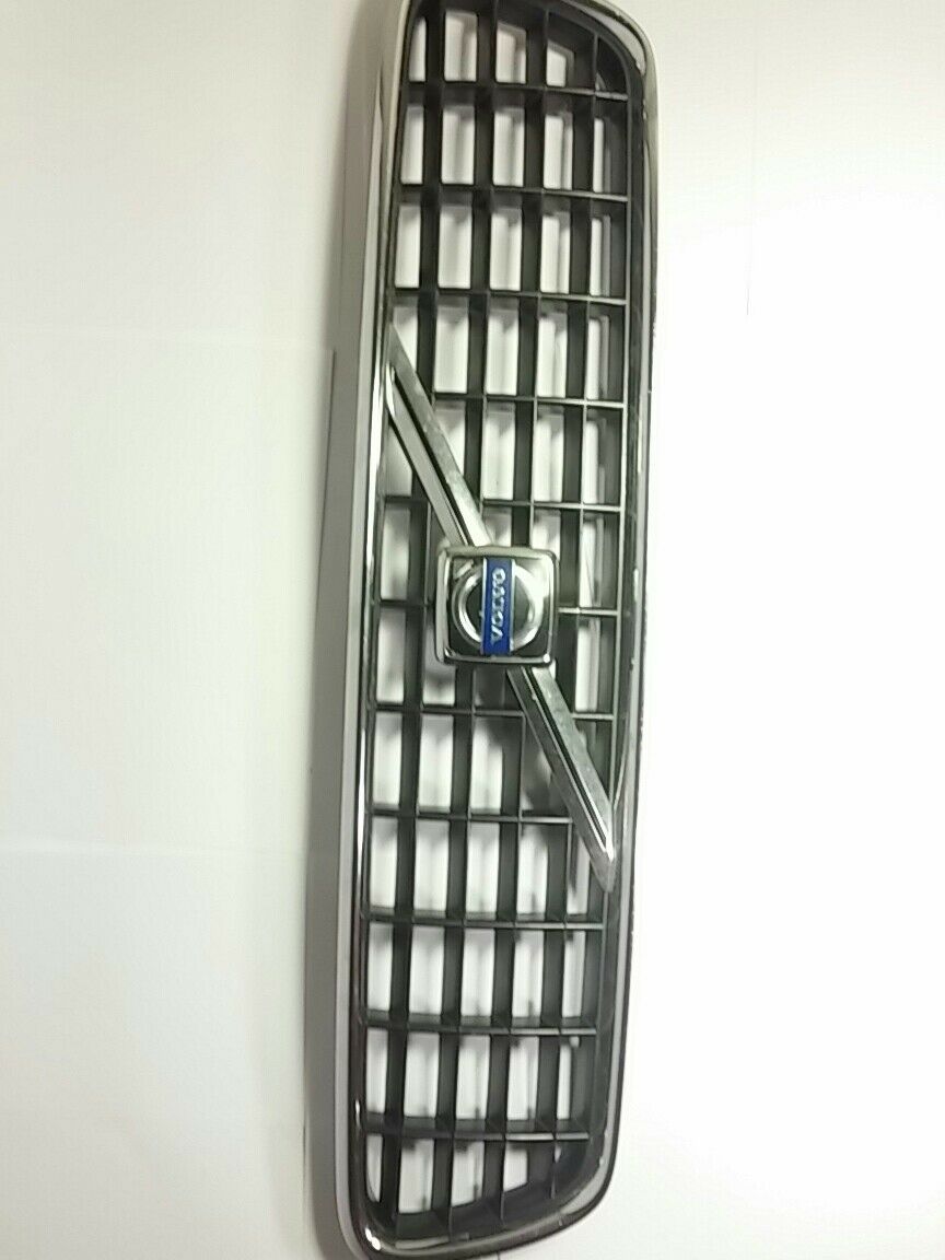 2005 VOLVO XC90 FRONT GRILLE VOLVO EMBLEM 8620641, 50091 OEM CHROME