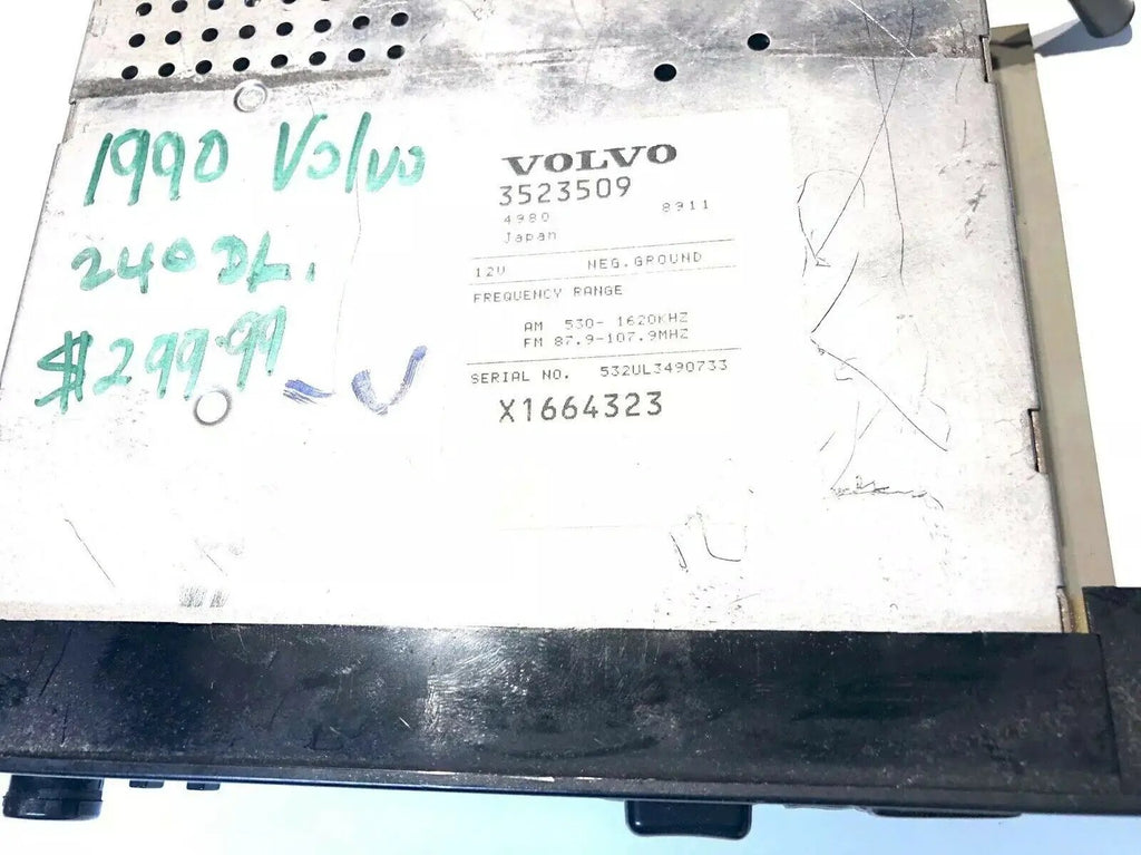 Volvo 240 740 factory radio 3523509 , 4980, 8911 OEM WITH CODE AVAILABLE by Volvo