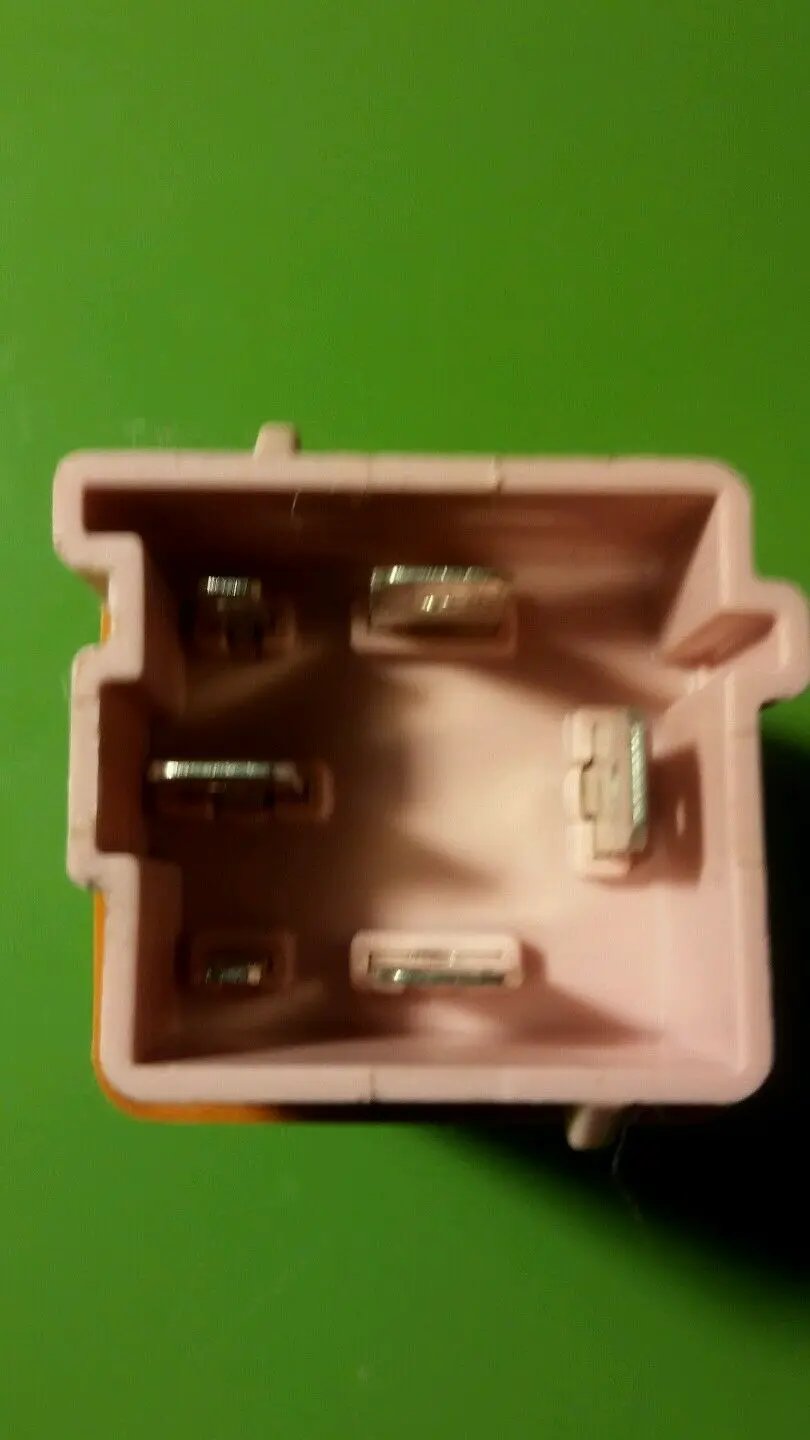 Volvo 9148300 Rear Defroster Relay Orange V70 S70 C70 OEM by Volvo