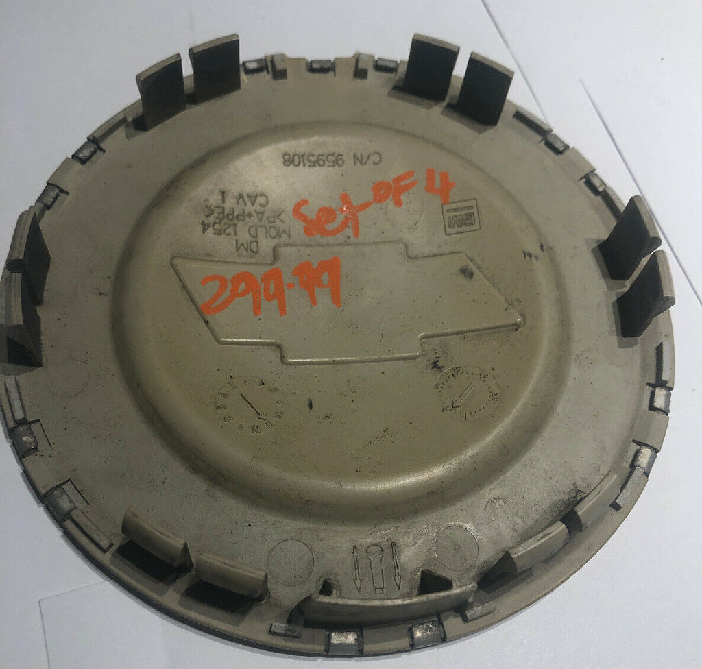 2004-2009  Chevy Trailblazer wheel center cap hubcap OEM 9595108