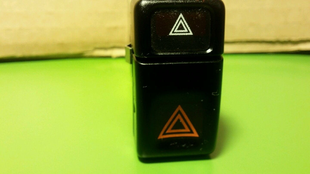 V70 EMERGENCY HAZARD SWITCH  OEM 9125204