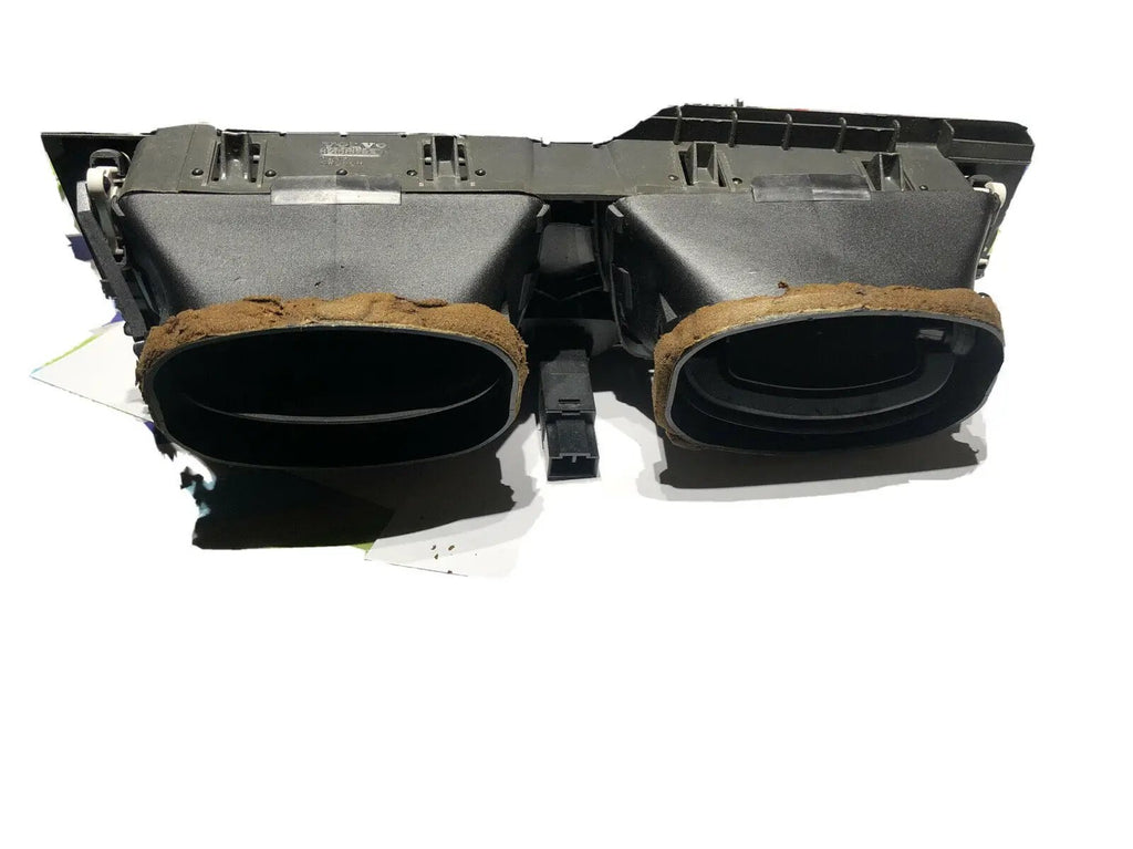 DK810272 2001-04 VOLVO S60 FRONT CENTER DASH DUAL AIR VENT W/ HAZARD SWITCH OEM by Volvo