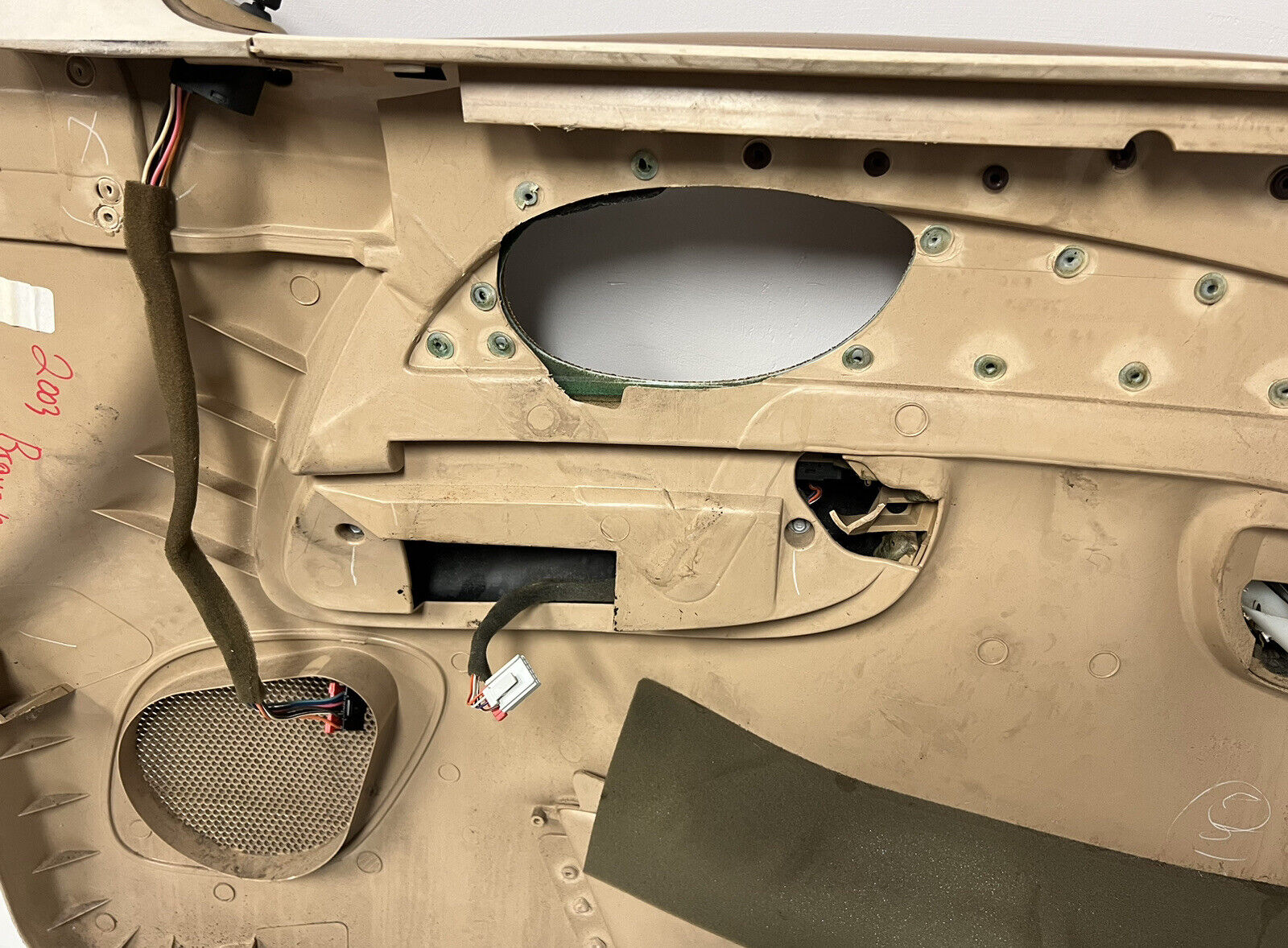 1998-2005 BLAZER BRAVADA OEM DRIVER DOOR PANEL LH 1999 2000 2001 2002 Tan  Beige