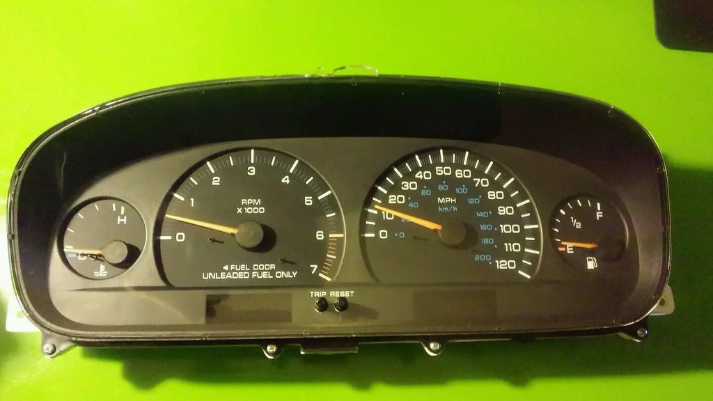 Like-new 1996-00 Chrysler Town Country instrumental gauge cluster speedometer OE by DALEY1DEALS,LLC.