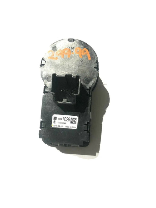10 2010 Chevrolet Camaro LH Drivers Headlight Lamp Switch OEM 95297029/ 10009649 by Chevrolet