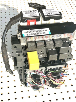 1999 2000 Dodge Caravan Fuse Relay Junction Block 04707995AF