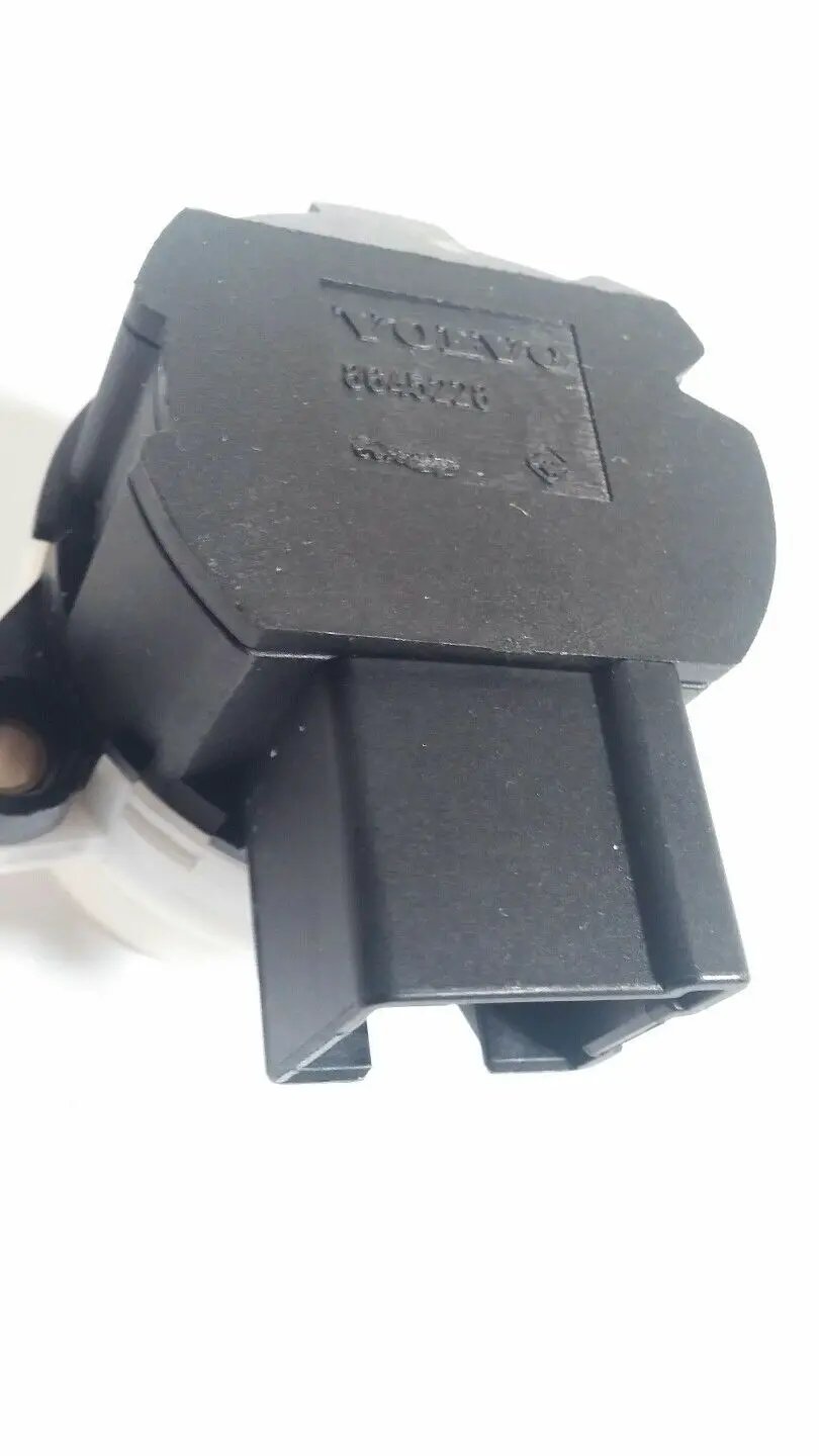 OEM Volvo black V70 S60 S70 S80 XC90 1999-09 Ignition Switch 8645228 Starter Key by VOLVO