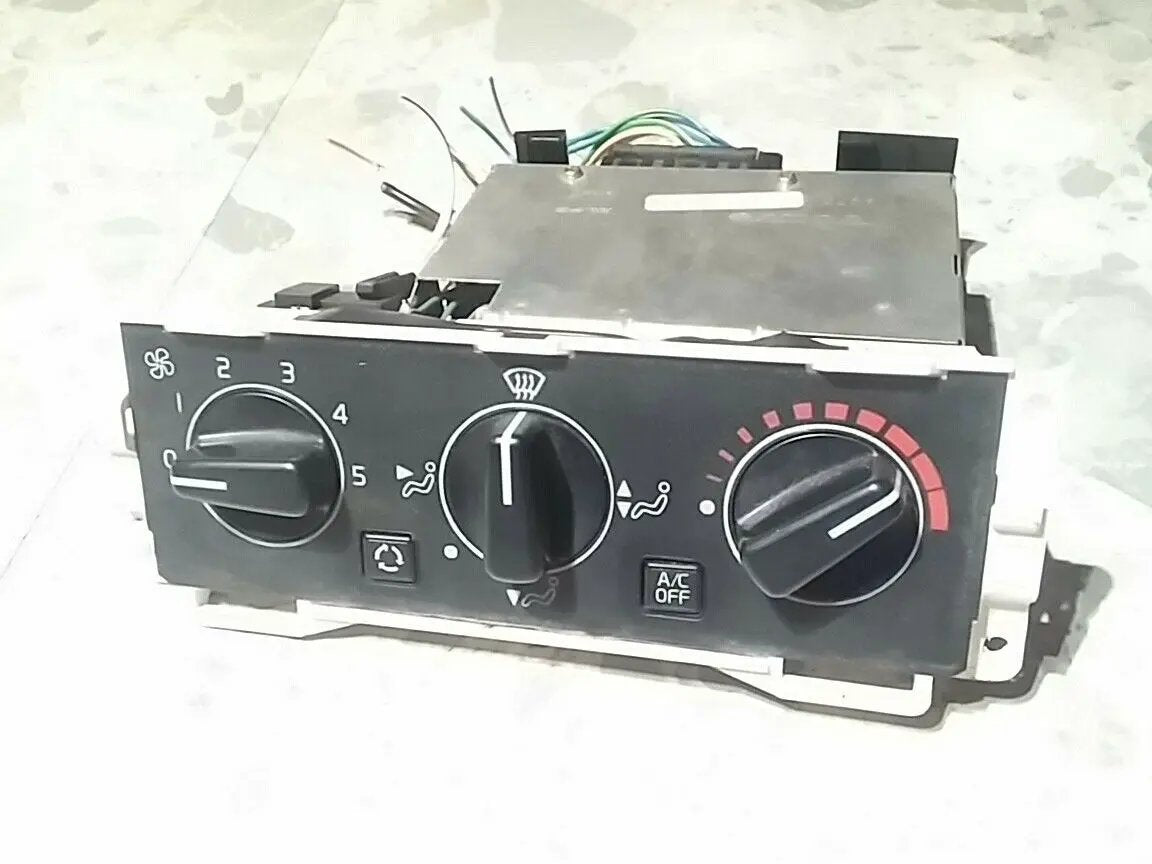 940 VOLVO A/C conditioning tempt. HEAT CLIMATE CONTROL UNIT 3522217/W032K, OEM by Volvo