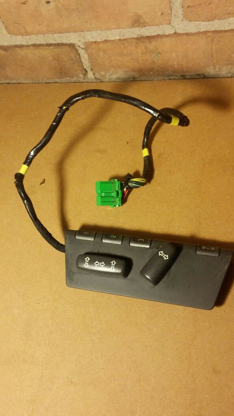 1999-2004 Volvo S60 S80 Left Front Driver Seat Switch Control Memory 8682700