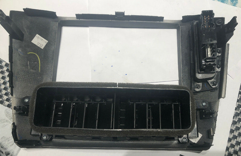 2003 - 08 HONDA PILOT CENTER DASH PANEL RADIO BEZEL VENTS HAZARD/airbag Switch