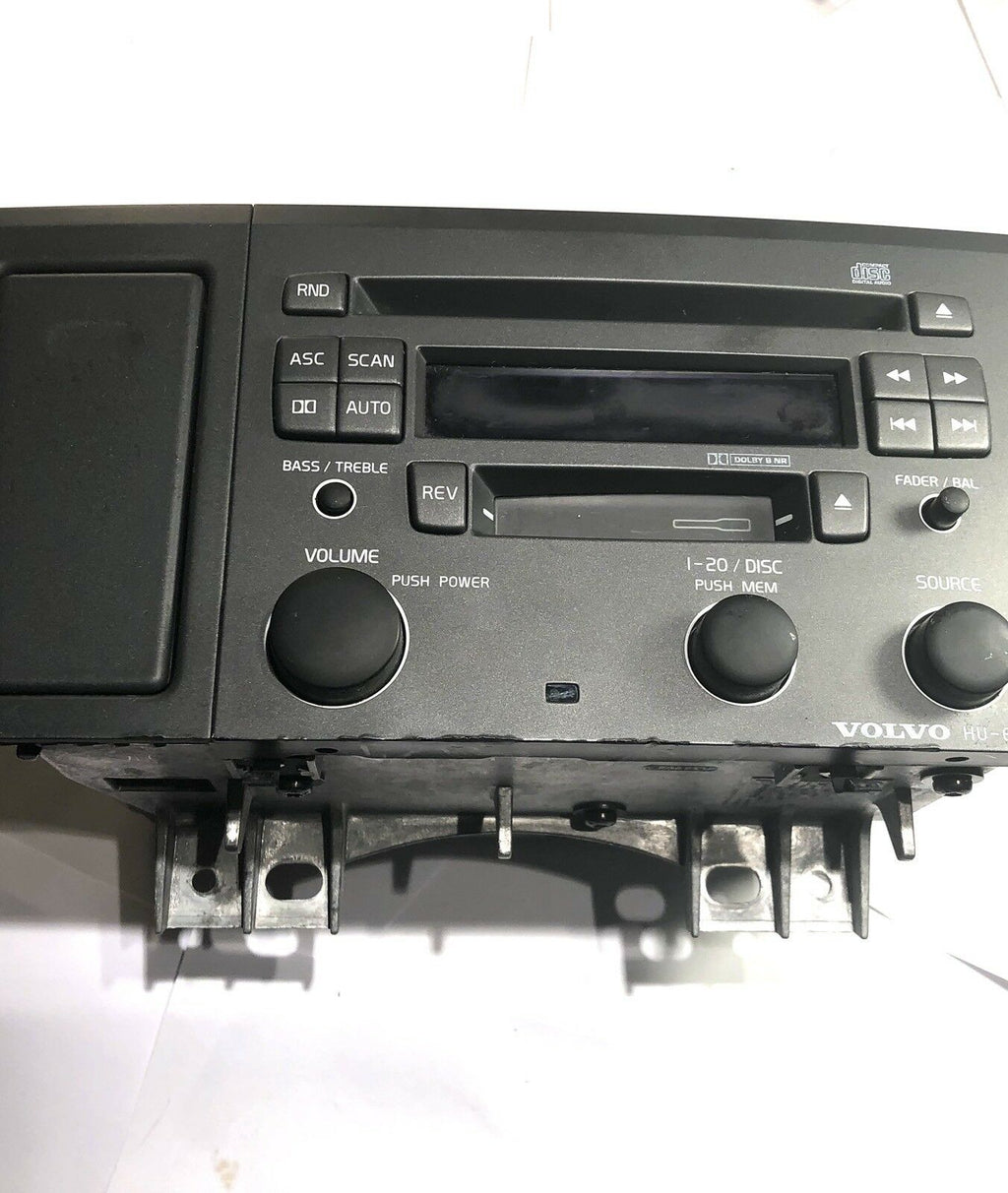2001 VOLVO CROSS COUNTRY AM/FM RADIO CD RECEIVER PLAYER 8651153