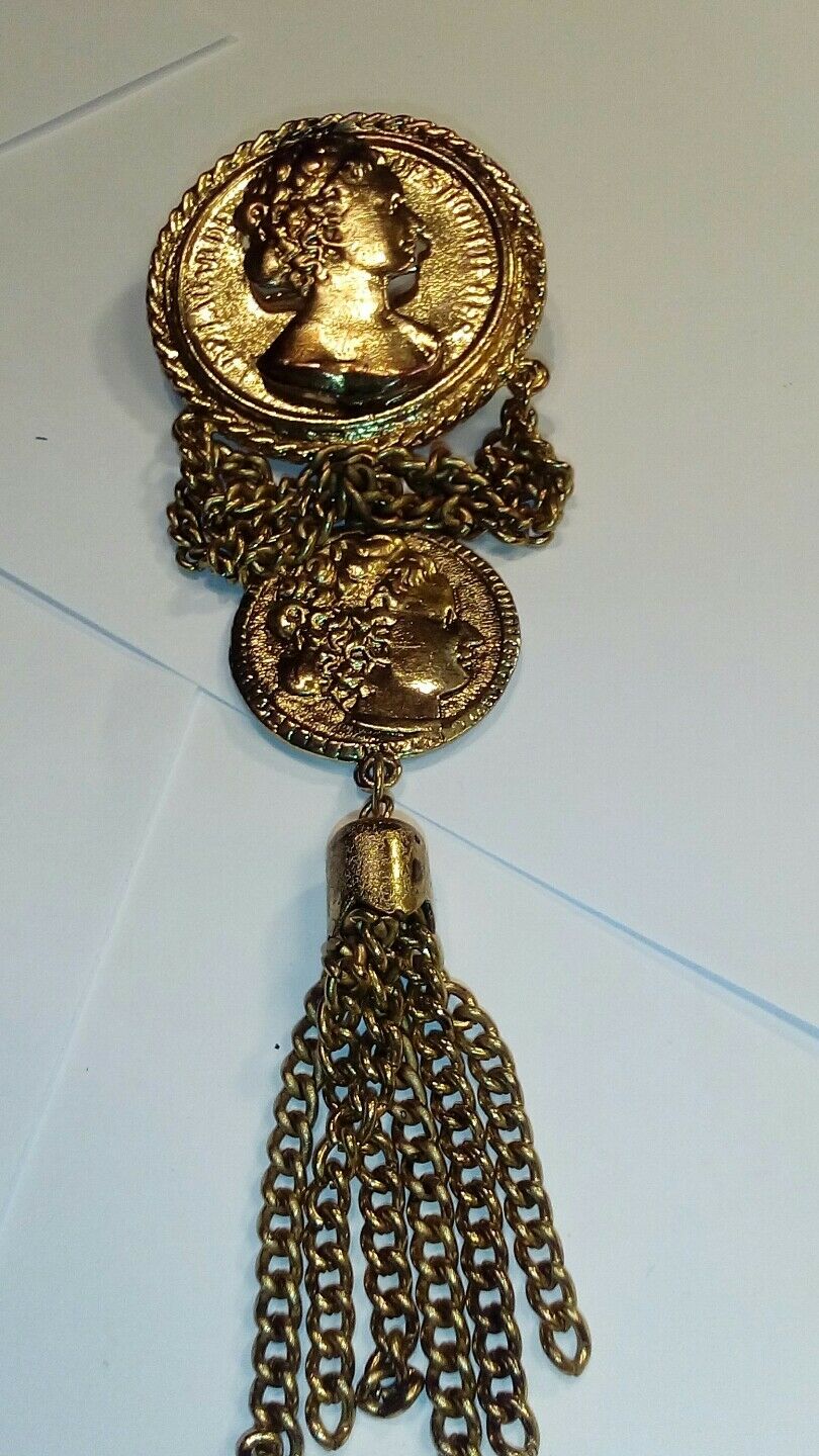 vintage gold tone dangled dexorative pen with chain.