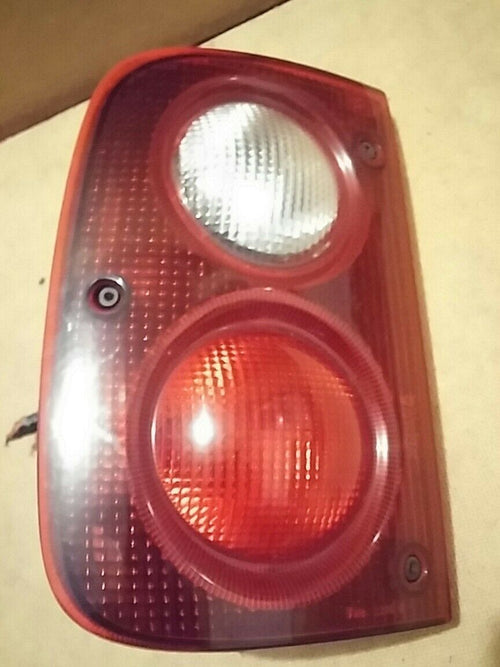 2002-2005 LAND ROVER FREELANDER LH DRIVER SIDE TAIL LIGHT QUARTER MOUNTED AM1951