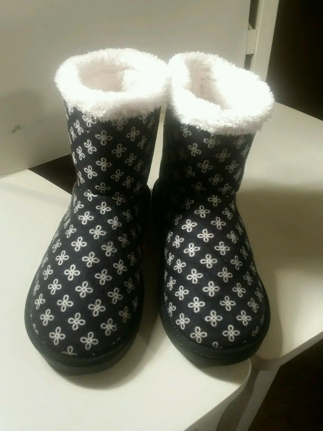 VERA BRADLEY Mini Concerto Cozy Slipper Booties Sz. 7-8; MEDIUM. NAVY BLUE/WHITE by Vera Bradley