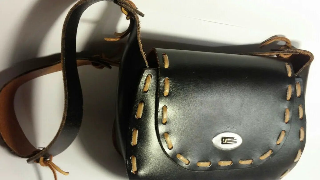 WOMEN'S BLACK GENUINE LEATHER PURSE NON BRAND, SIZE 3X11X8, STROP 16 INCHES by NONE/NADA