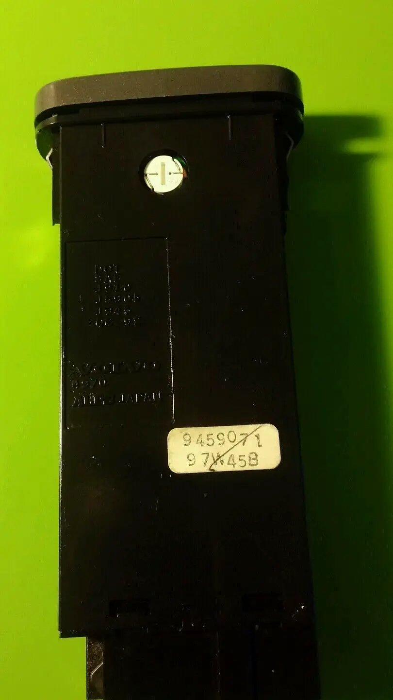 Like-new/;VOLVO S70 V70 / 98-04 VOLVO C70 Hazard Switch 9459071 8622091 6849843 by Volvo