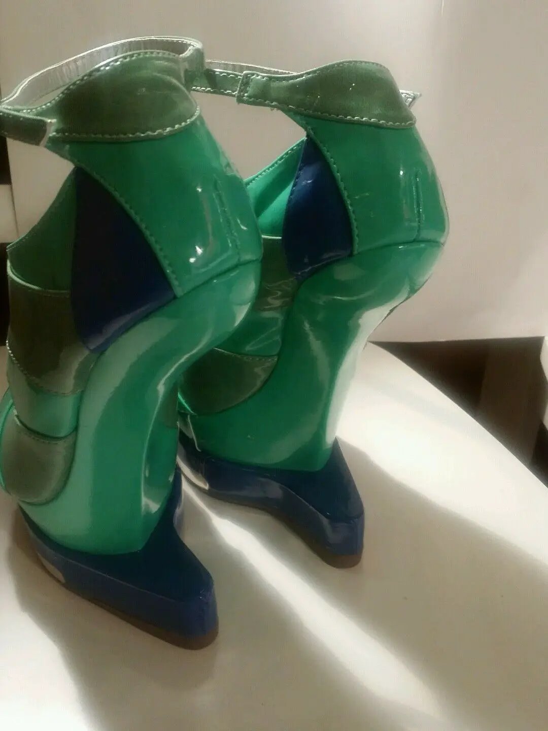 Green multi colored patent leather shoe replic size 8 by shoe republic la