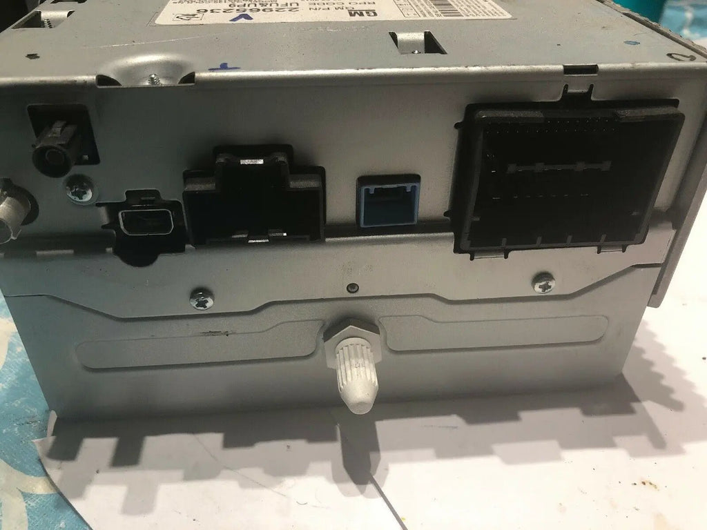 2013 Chevrolet Malibu Factory Stereo CD Radio Receiver 22980112 OEM UFU&UP9 by Chevrolet