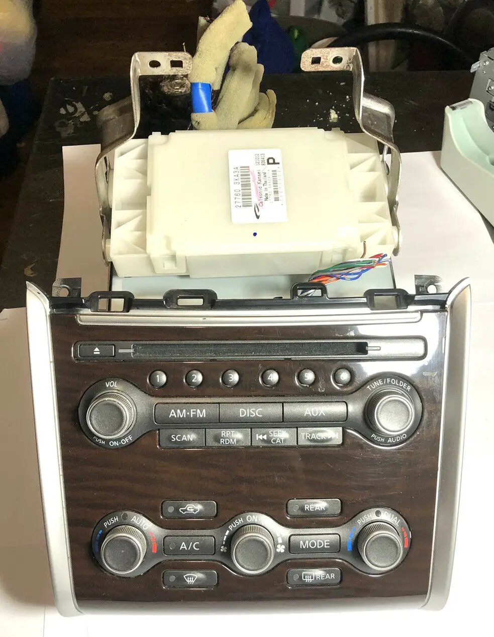 2013 - 2016 Nissan Pathfinder Radio 6 Disc Cd Player FM AM AUX 28185-3KA1A OEM by Nissan
