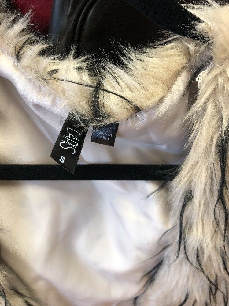 LAPIS VEST FAUX FUR SIZE SMALL PRE-OWNED AND MINT! SO CUTE & SUPER COMFORTABLE!!