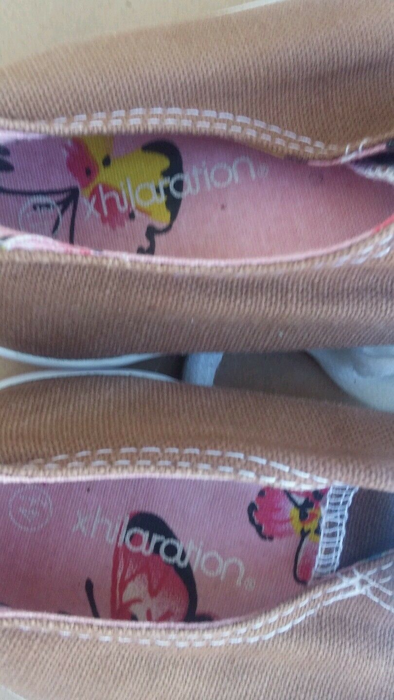 Lady shoes Xhilaration SZ 4.5 brown/w white laces