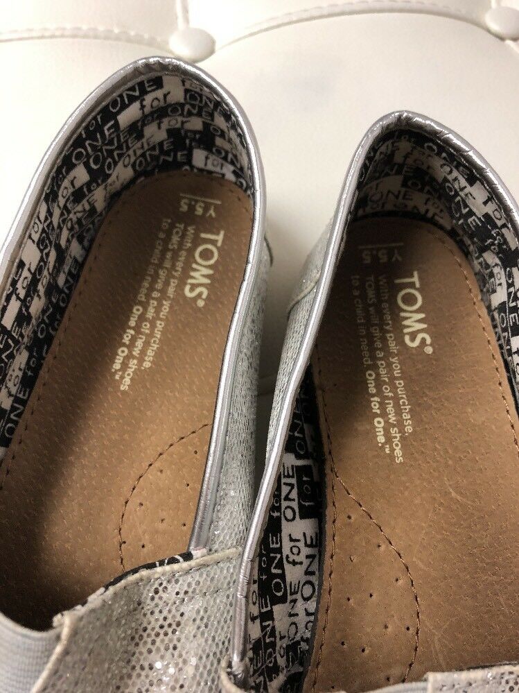Toms Womens Silver Sequin Flats Size 5.5 W
