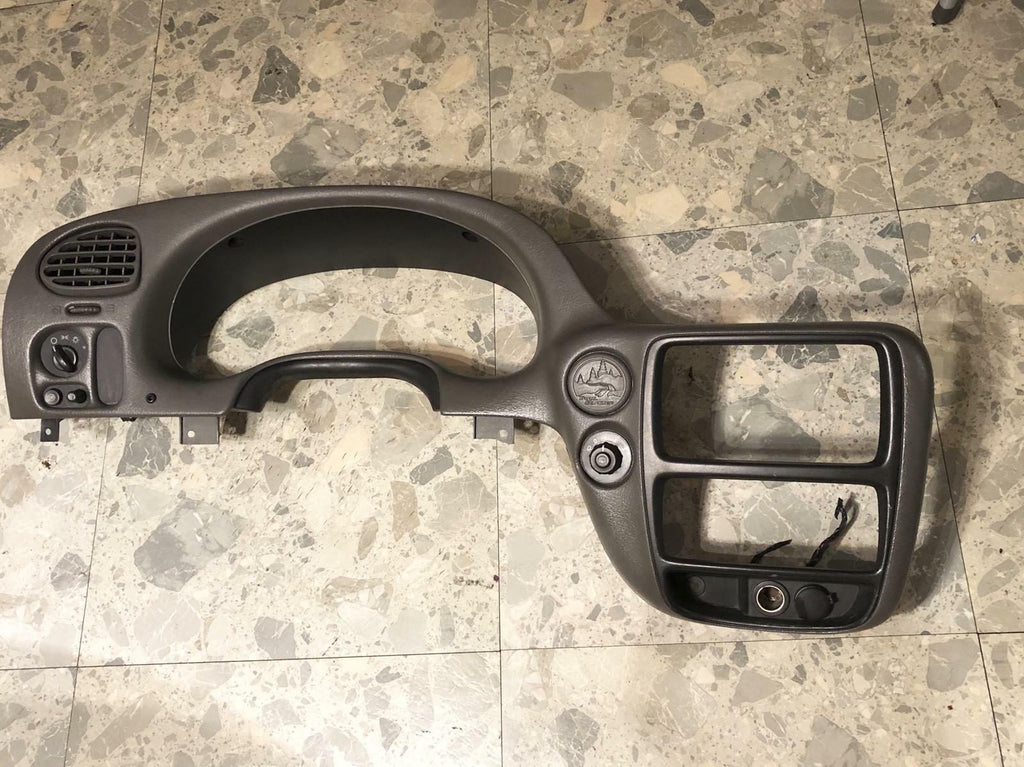2004 chevy trailblazer dash bezel trim surround 2002-2009 ( 15124574 )